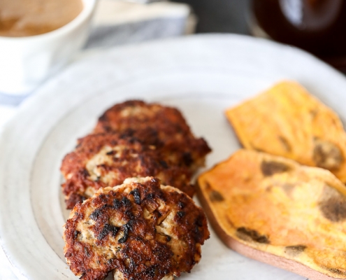 This Whole30 Garlic Herb and Apple Breakfast Sausage recipe is so delicious and easy to make for your Whole30! Prep ahead and freeze them as well!